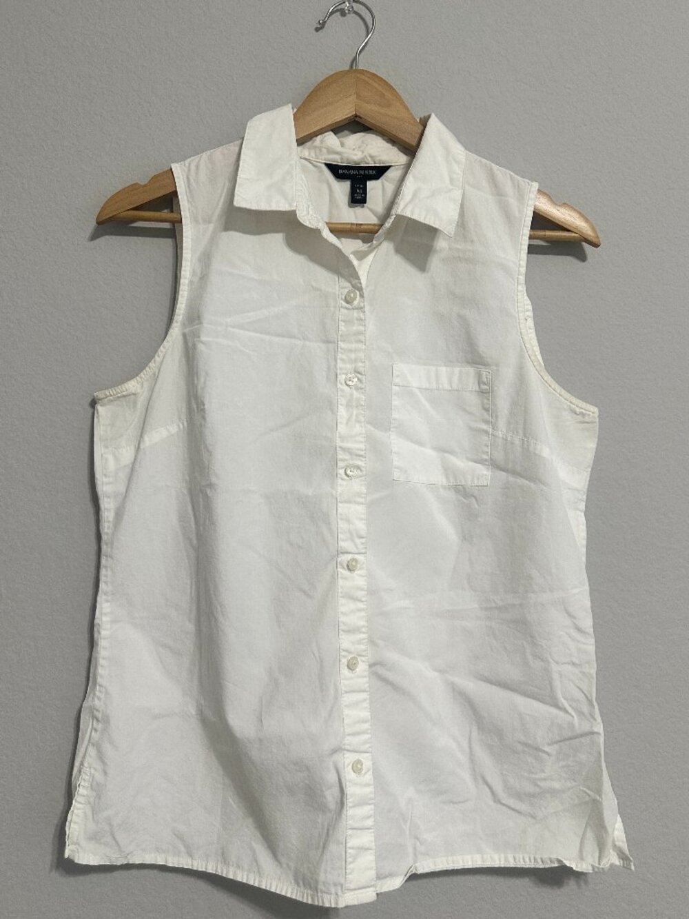 Banana Republic Sleeveless Poplin Button-Up